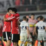 Estudiantes fue un canto a la contundencia en el clásico y aplastó a Gimnasia, que terminó con dos hombres menos y toda la bronca