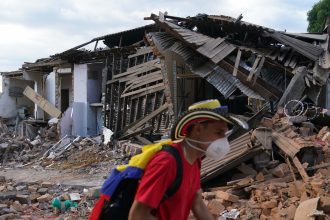 El Gobierno prepara el envío de un avión Hércules con ayuda humanitaria para Colombia tras el terremoto