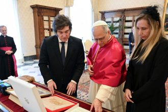 Con Karina Milei a la cabeza, el Gobierno comienza esta semana a organizar la visita del papa León XIV
