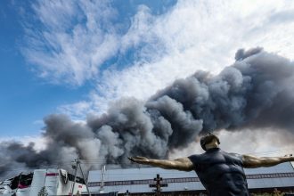 En uno de sus mayores ataques, Ucrania golpeó con más de 800 drones el área de Moscú, que contestó: ya hay 19 muertos