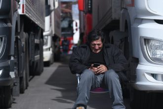 El drama de los choferes que llevan 34 días varados al costado de la ruta y esperan la apertura del paso Cristo Redentor