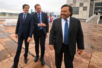 Santilli y Caputo recibirán a los gobernadores del Norte Grande: reducción de tarifas por zona cálida para destrabar el debate por zonas frías