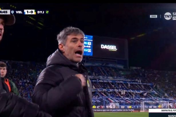 Guillermo Barros Schelotto tomó del cuello a Vaccari y volaron piñas: bochornoso final en Vélez vs Defensa y Justicia
