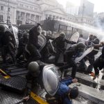 Uno de los detenidos por los incidentes tras el debate de la Ley Bases ofreció pagar 250 mil pesos para suspender el juicio: fue rechazado
