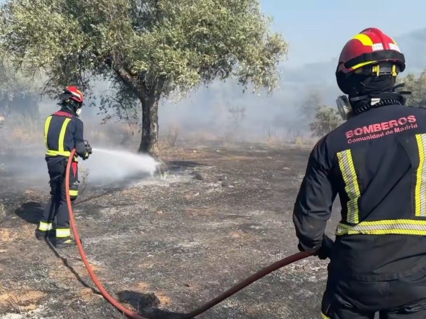 Un nuevo incendio a 50 km de Madrid obligó a confinar a más de 3.000 personas y encendió nuevamente las alarmas