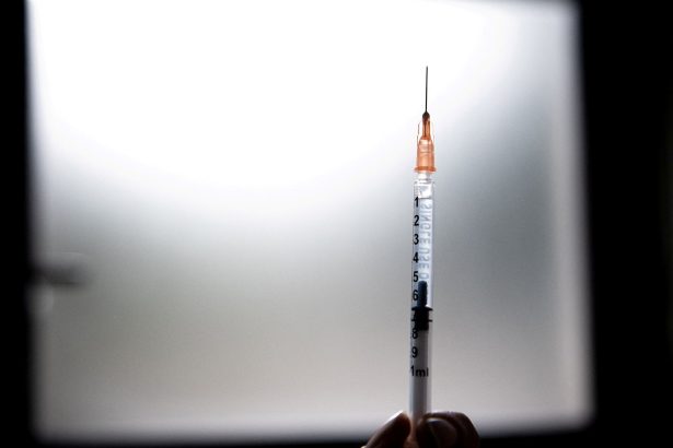 Anuncian que una vacuna experimental contra el cáncer de piel avanzado obtuvo resultados positivos en la última etapa de ensayos