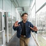 Nicolás Vázquez, el hombre orquesta y taquillero de la Calle Corrientes vuelve a la TV para conducir Popstars y transmitirles a las participantes que “si pude yo, pueden ustedes”
