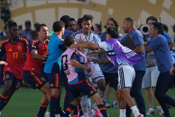 Histórica sanción de la FIFA a Leandro Paredes: 10 partidos de suspensión por la final del Mundial y más castigos a la Selección