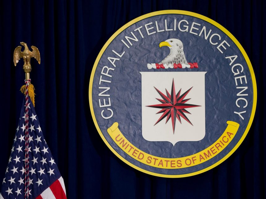 Éxodo de espías en Estados Unidos: el recorte del presupuesto golpea la CIA y se van cientos de agentes