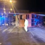 Volcó un camión jaula con ganado en Rosario: algunas vacas pudieron escapar, pero hubo cinco detenidos por faenado